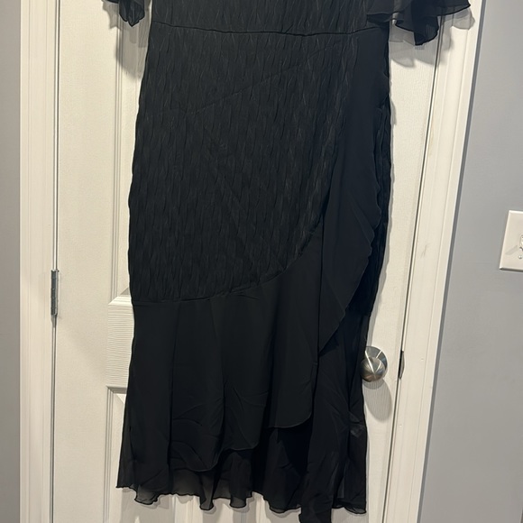 Shein black mermaid long dress. - Picture 6 of 6
